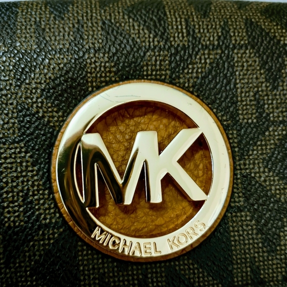 Michael Kors Fulton Monogram Wallet - Picture 3 of 14